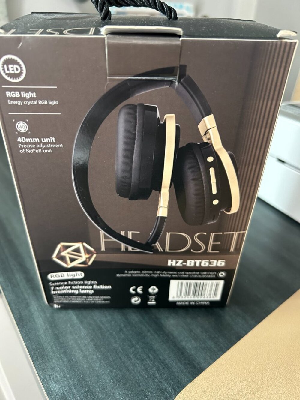 Wireless Headset Black & Gold NWT - Picture 2 of 4